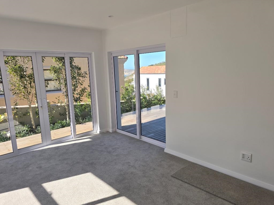 4 Bedroom Property for Sale in Whale Rock Heights Western Cape